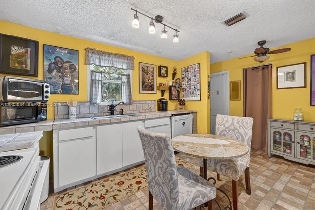 1490 NW 8th St, Homestead, FL 33030