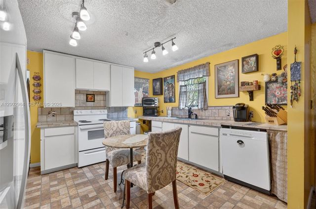 1490 NW 8th St, Homestead, FL 33030