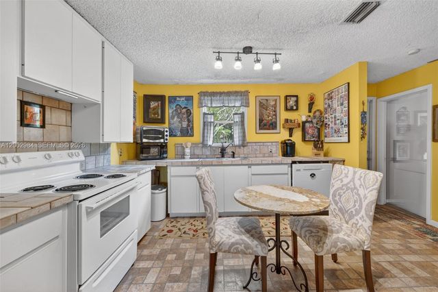1490 NW 8th St, Homestead, FL 33030