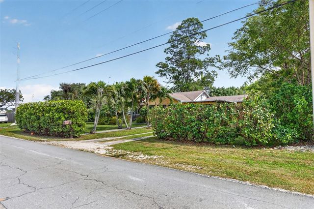 1490 NW 8th St, Homestead, FL 33030