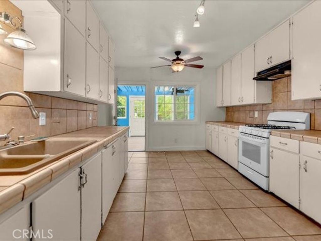 Image 14 of property listing at 1129 Dewsnup Avenue, Gridley, CA 95948