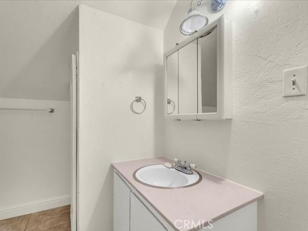 Image 40 of property listing at 1129 Dewsnup Avenue, Gridley, CA 95948