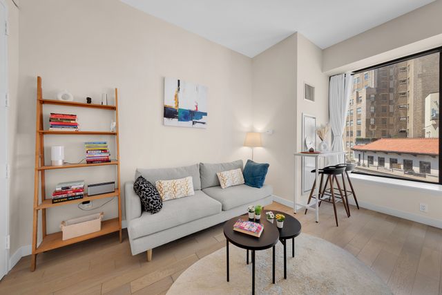 75 Wall St Apt 28I, New York City, NY 10005