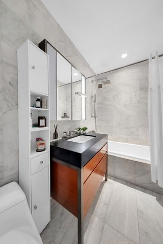 75 Wall St Apt 28I, New York City, NY 10005