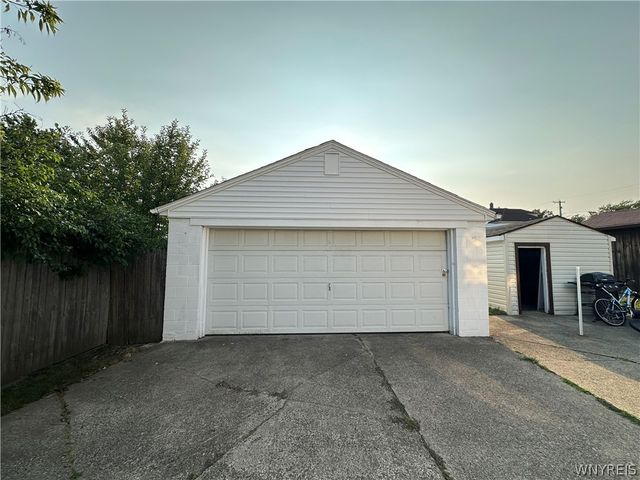 35 Cowing Street, Lancaster, NY 14043