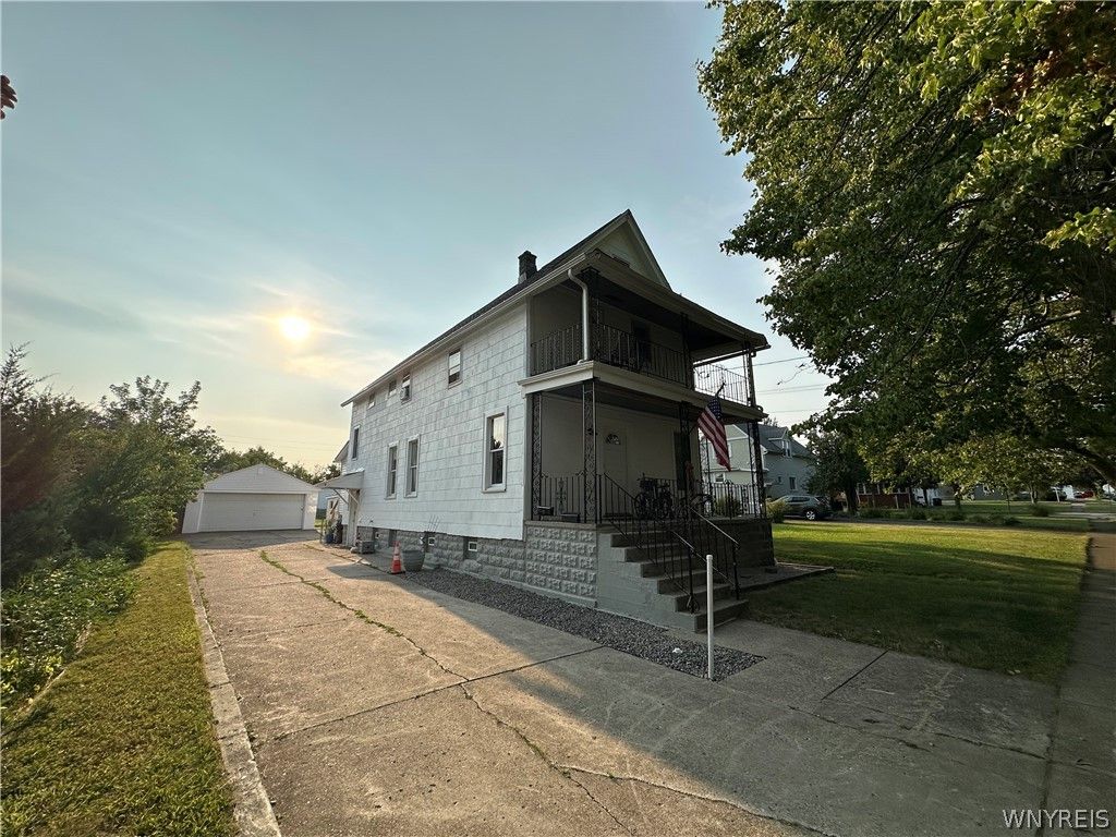 35 Cowing Street, Lancaster, NY 14043