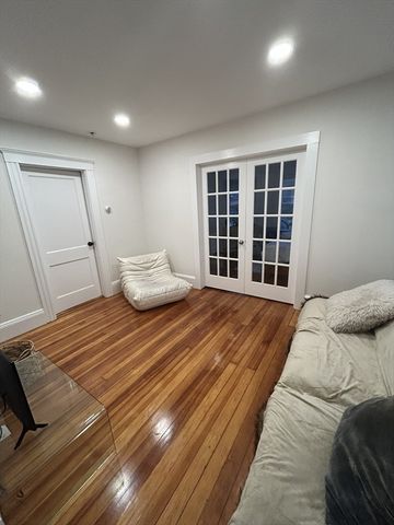 11 Prescott St 1, Salem, MA 01970