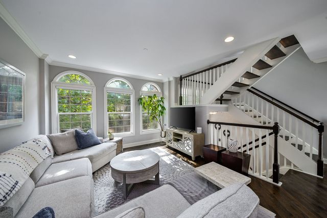 834 Shandrew Drive, Naperville, IL 60540