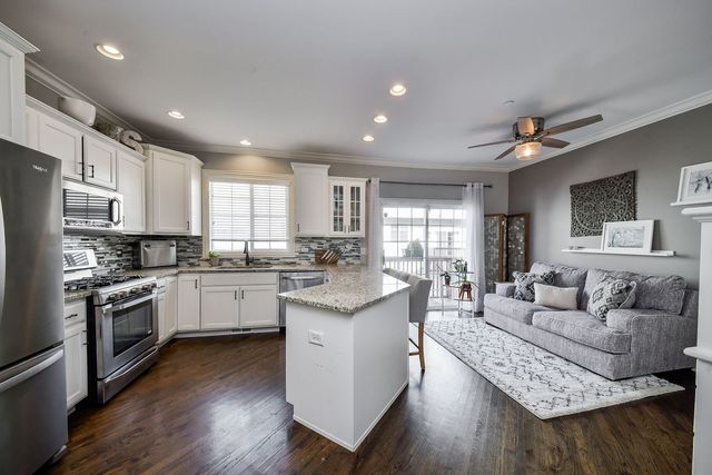 834 Shandrew Drive, Naperville, IL 60540