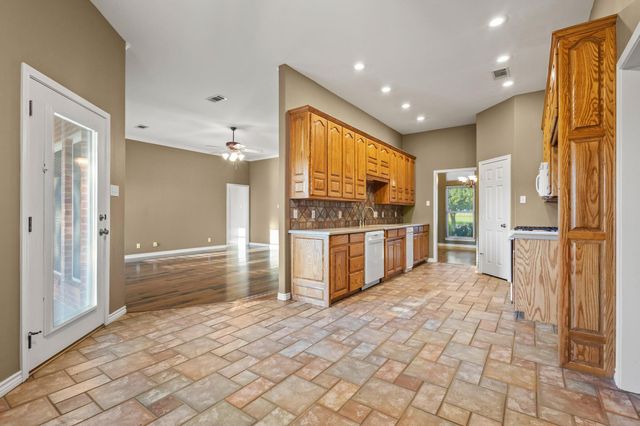 5025 Old Town Road, Whitesboro, TX 76273