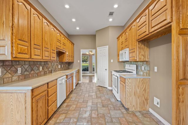 5025 Old Town Road, Whitesboro, TX 76273