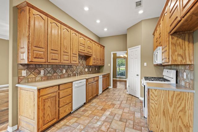 5025 Old Town Road, Whitesboro, TX 76273