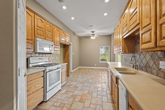 5025 Old Town Road, Whitesboro, TX 76273