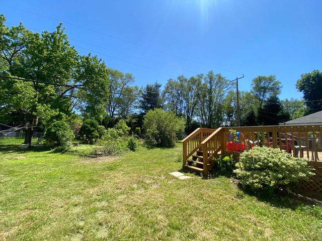9070 Walnut Drive, Whitmore Lake, MI 48189