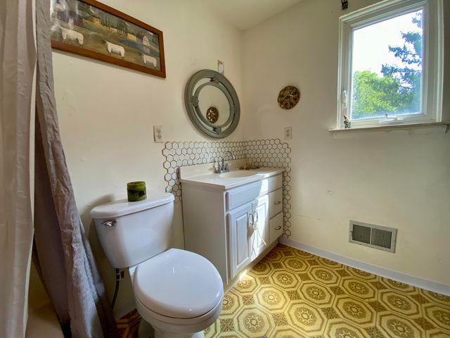 9070 Walnut Drive, Whitmore Lake, MI 48189