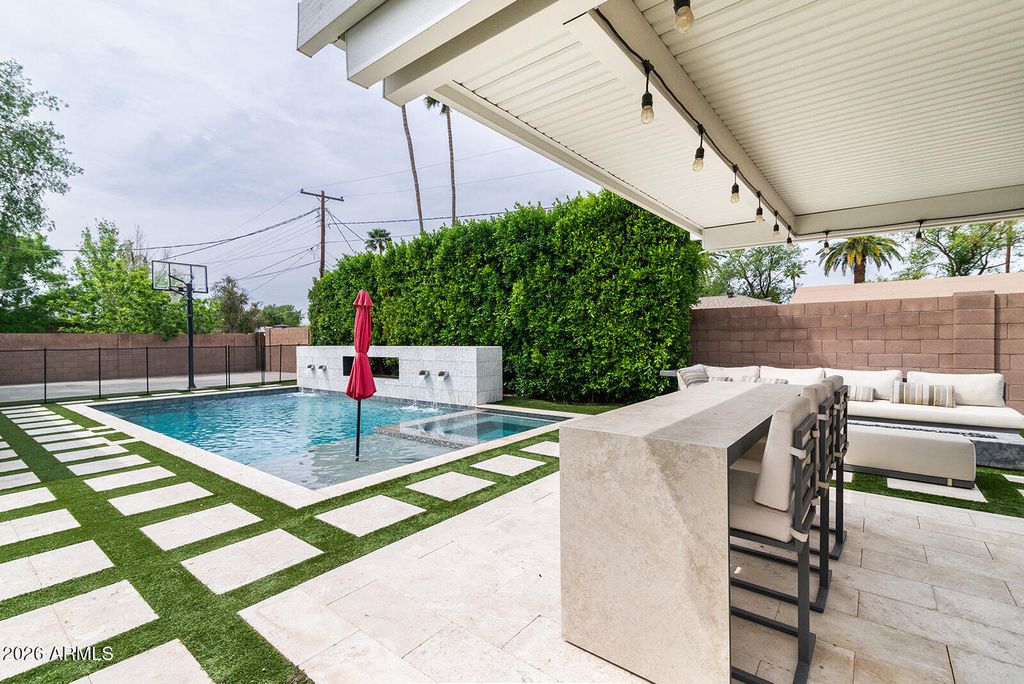 Image 11 of property listing at 4724 N 36TH Street, Phoenix, AZ 85018
