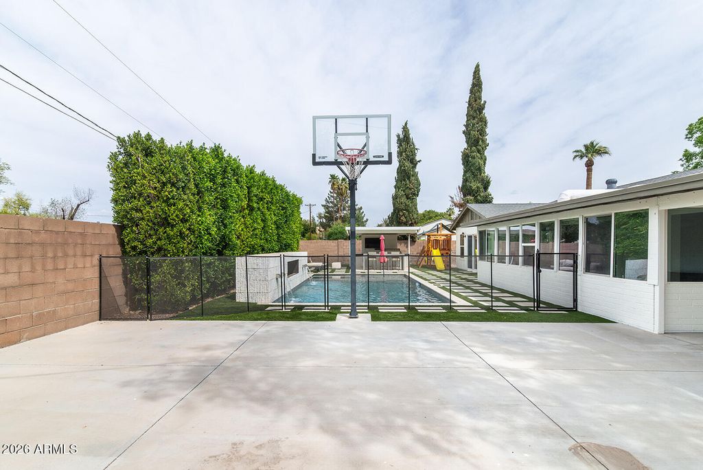 Image 13 of property listing at 4724 N 36TH Street, Phoenix, AZ 85018