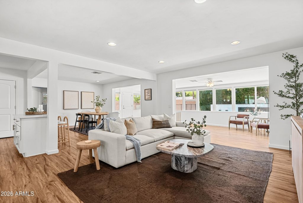 Image 15 of property listing at 4724 N 36TH Street, Phoenix, AZ 85018