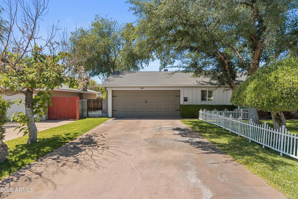 Image 3 of property listing at 4724 N 36TH Street, Phoenix, AZ 85018
