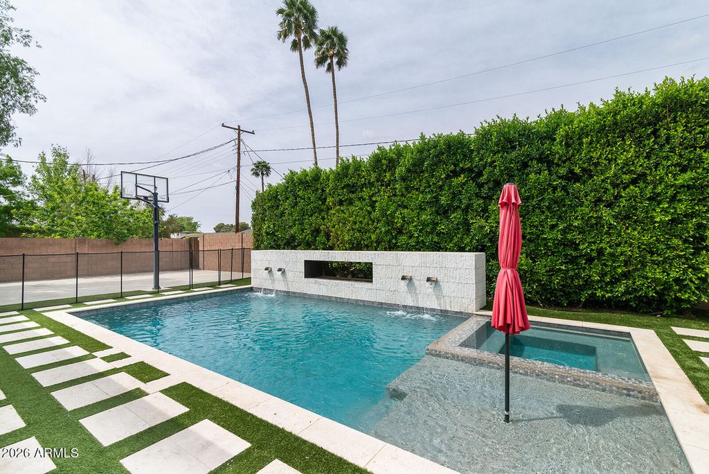 Image 6 of property listing at 4724 N 36TH Street, Phoenix, AZ 85018