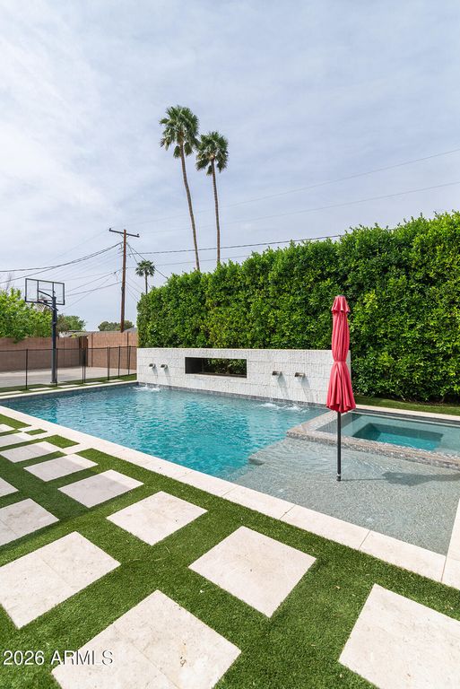 Image 7 of property listing at 4724 N 36TH Street, Phoenix, AZ 85018