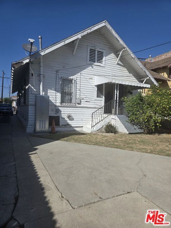 320 W 46th Street, Los Angeles, CA 90037 — photo 2