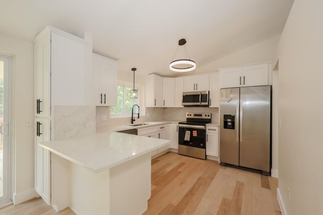 10 Eldorado Circle, Nashua, NH 03062