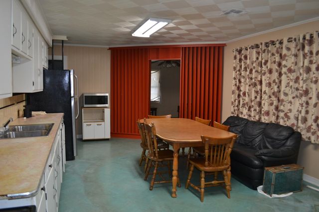 142 Oakridge Dr, Golden Meadow, LA 70357