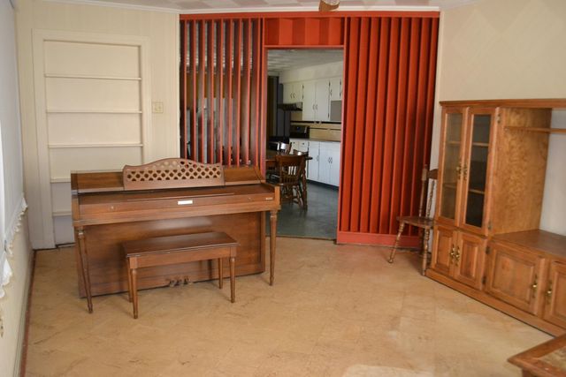 142 Oakridge Dr, Golden Meadow, LA 70357