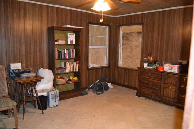 142 Oakridge Dr, Golden Meadow, LA 70357