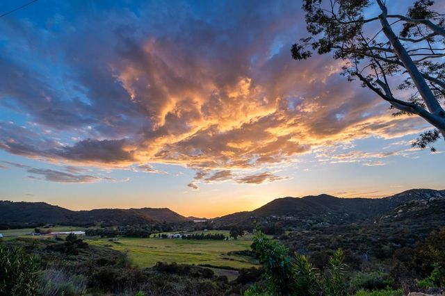 89 Bear Valley Heights Road, Escondido, CA 92027