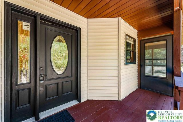 28 Penn Forest Trail, Penn Forest Twp, PA 18210
