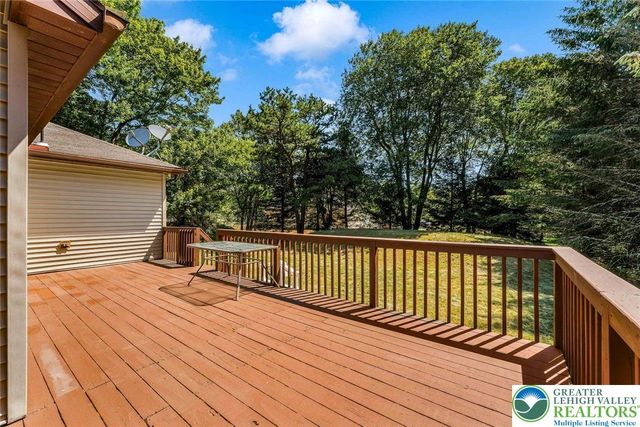 28 Penn Forest Trail, Penn Forest Twp, PA 18210