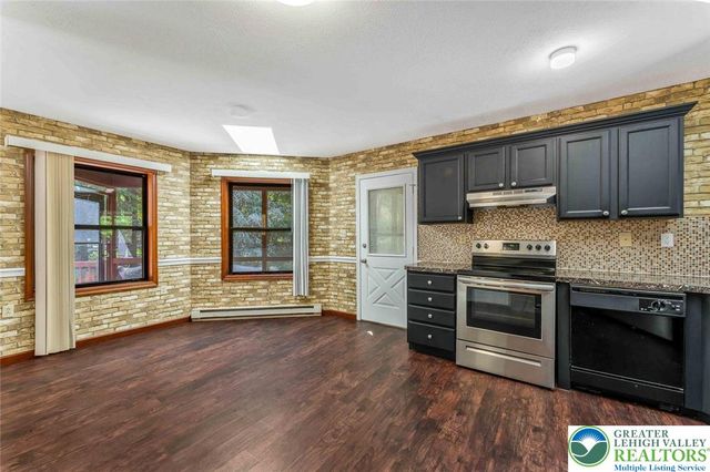 28 Penn Forest Trail, Penn Forest Twp, PA 18210