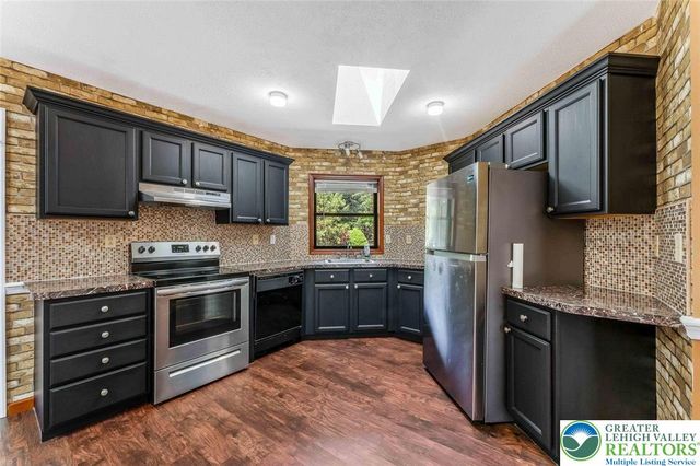 28 Penn Forest Trail, Penn Forest Twp, PA 18210