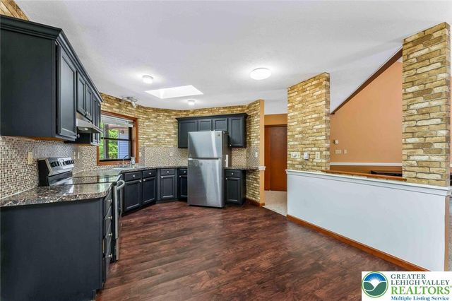 28 Penn Forest Trail, Penn Forest Twp, PA 18210