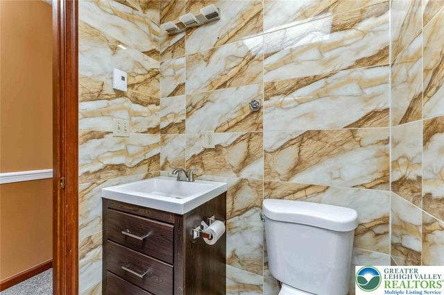 28 Penn Forest Trail, Penn Forest Twp, PA 18210