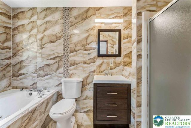 28 Penn Forest Trail, Penn Forest Twp, PA 18210