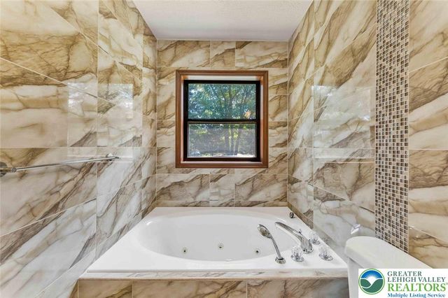28 Penn Forest Trail, Penn Forest Twp, PA 18210