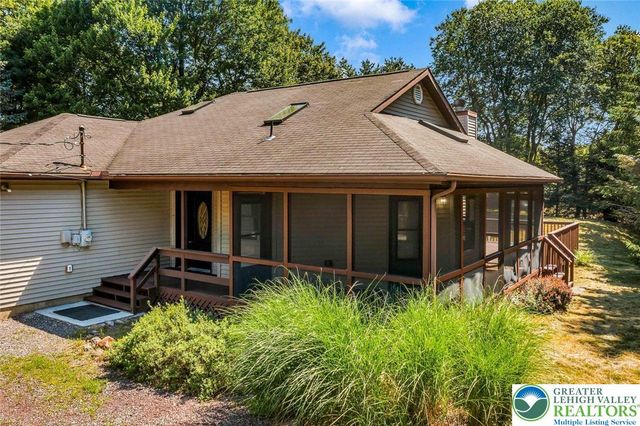 28 Penn Forest Trail, Penn Forest Twp, PA 18210