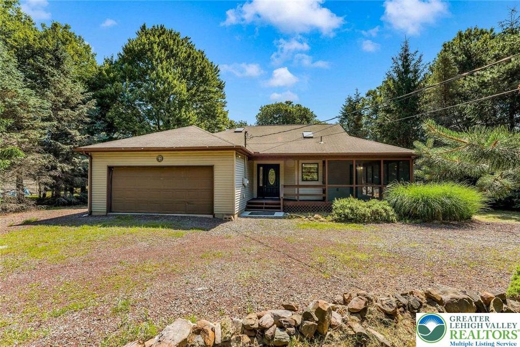 28 Penn Forest Trail, Penn Forest Twp, PA 18210