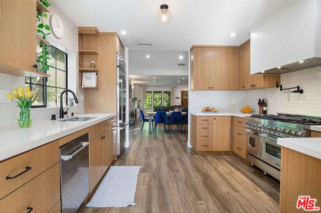 13220 Erwin Street, Van Nuys, CA 91401