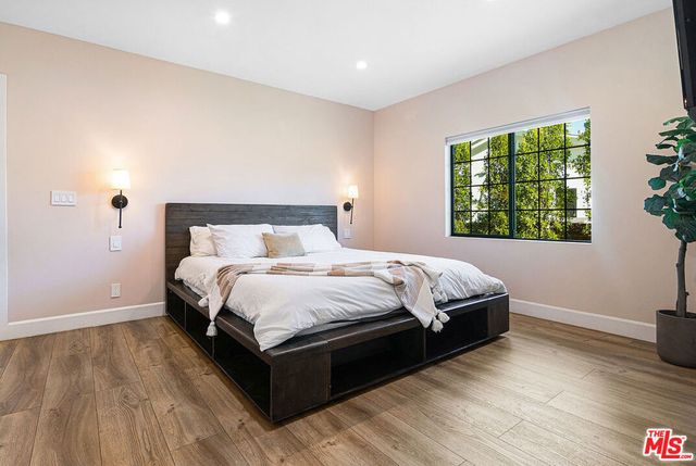 13220 Erwin Street, Van Nuys, CA 91401