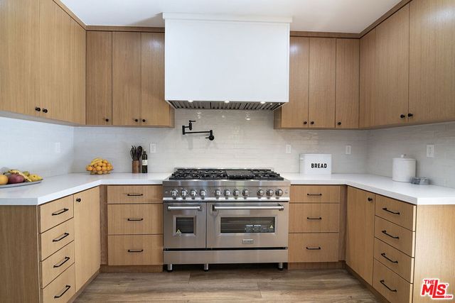 13220 Erwin Street, Van Nuys, CA 91401