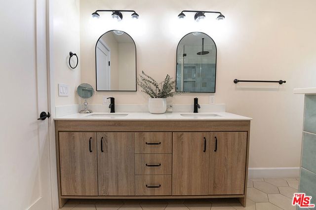 13220 Erwin Street, Van Nuys, CA 91401