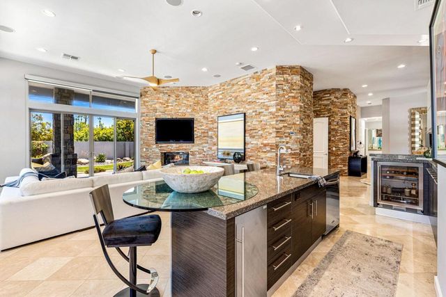 28 Clancy Lane S, Rancho Mirage, CA 92270