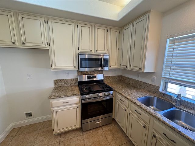 1028 S Rossano Way, Anaheim Hills, CA 92808