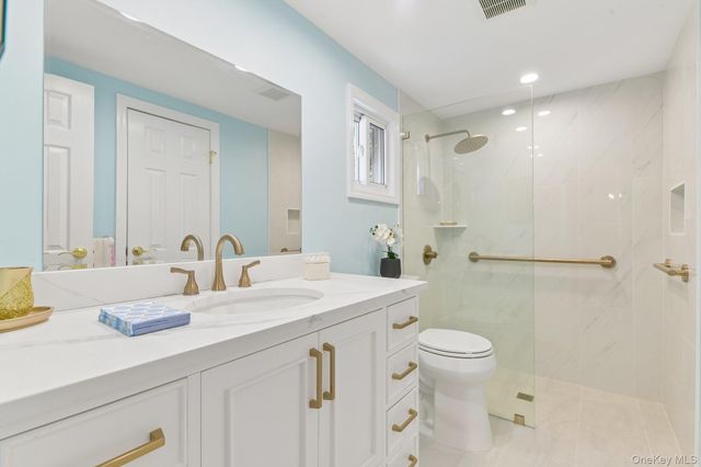 25 Beach Avenue, Port Jefferson, NY 11776