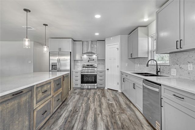 503 Perkins Street, Franklin, TX 77856