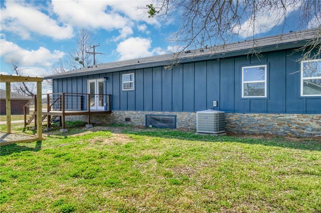 503 Perkins Street, Franklin, TX 77856